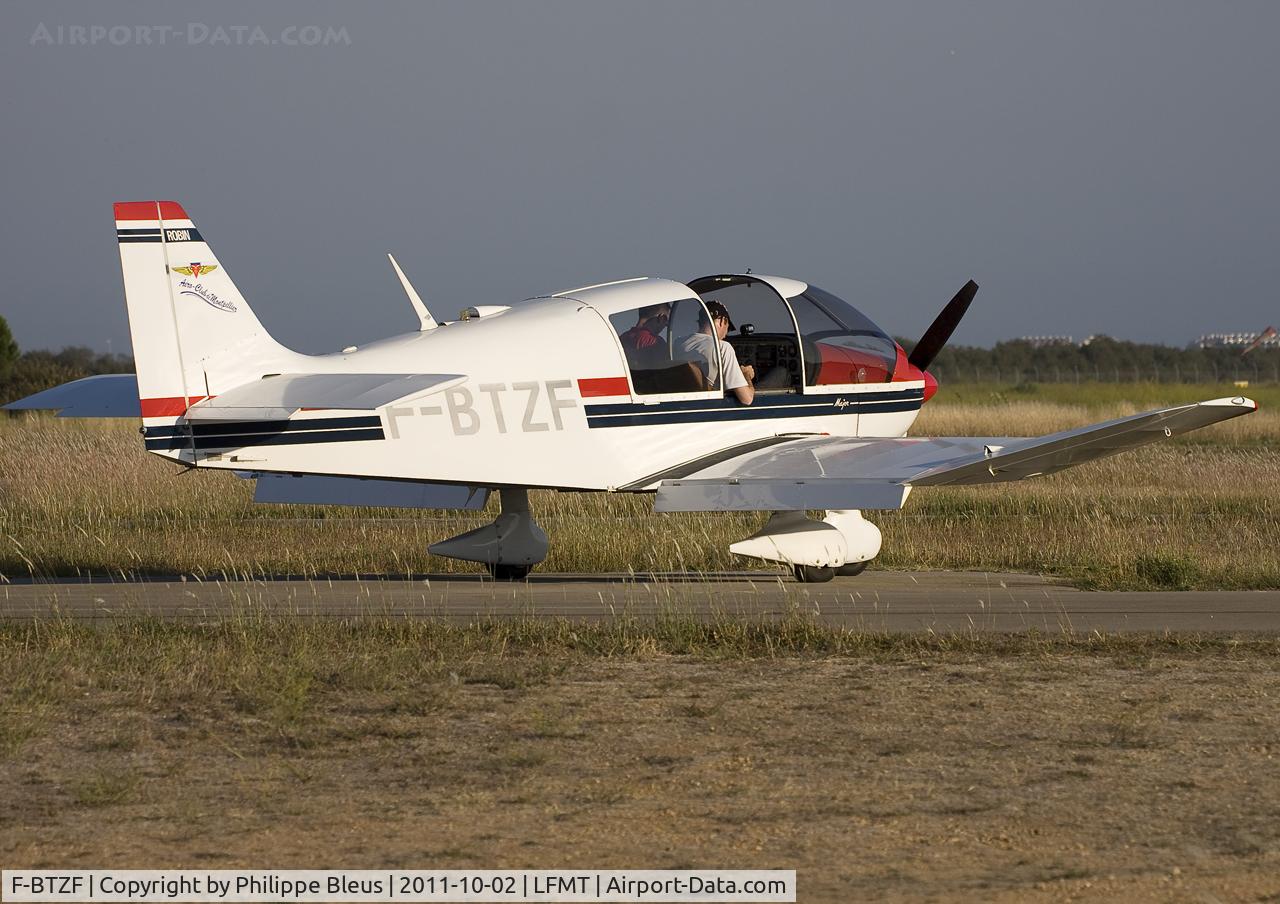 F-BTZF, Robin DR-400-160 Chevalier C/N 754, Debriefing and filling of papers after a late afternoon flight. Bear in mind that many flights are training flights at the local Flying Club.