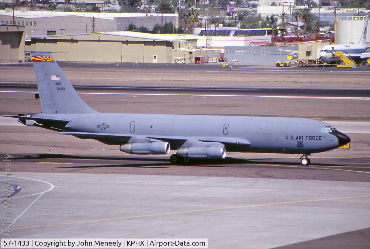 57-1433, 1957 Boeing KC-135R Stratotanker C/N 17504, March 1999 - when it was a KC-135E with the AZ ANG
