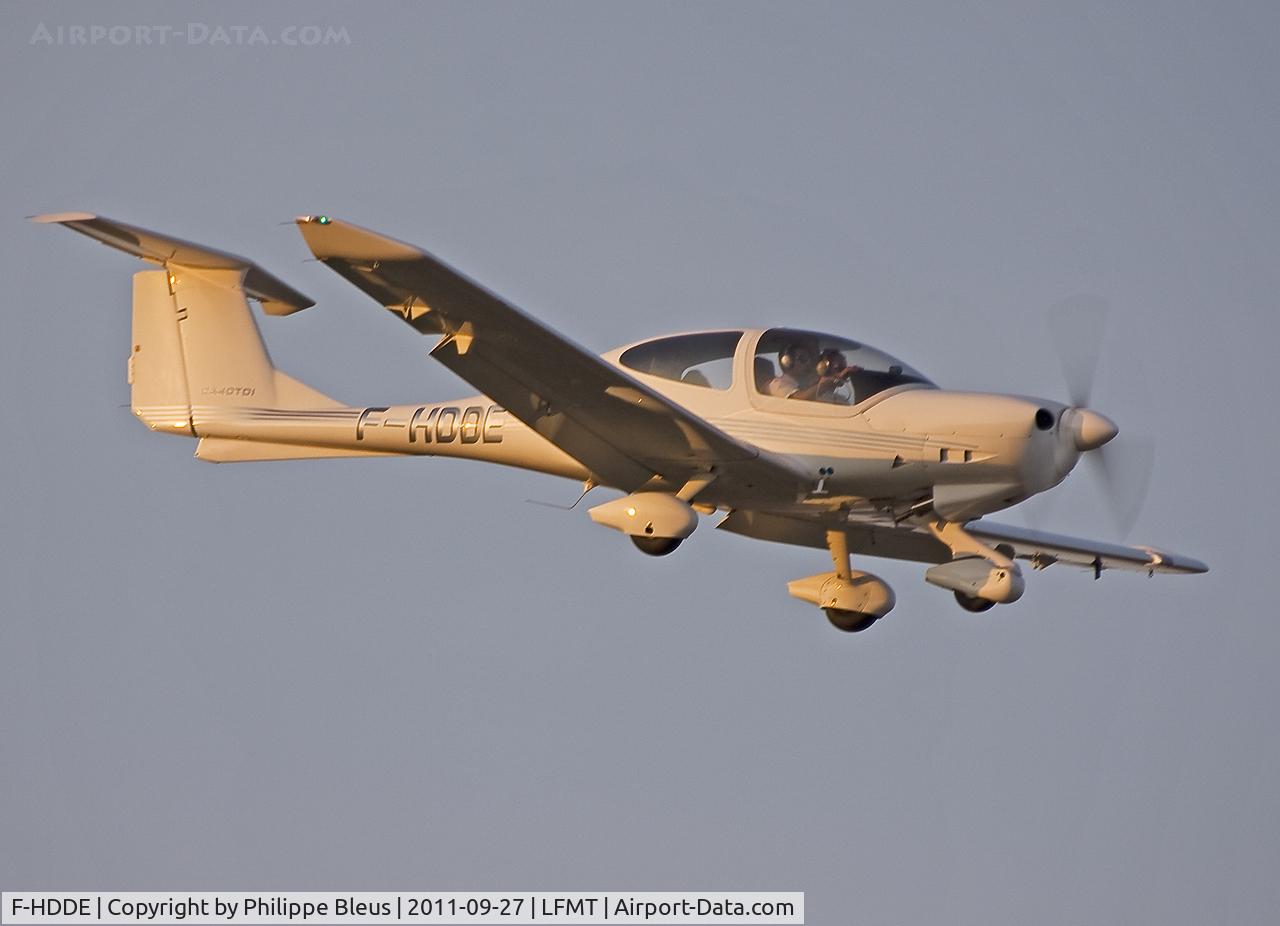 F-HDDE, 2003 Diamond DA-40D Diamond Star C/N D4.074, Short final rwy 13L in the late afternoon.