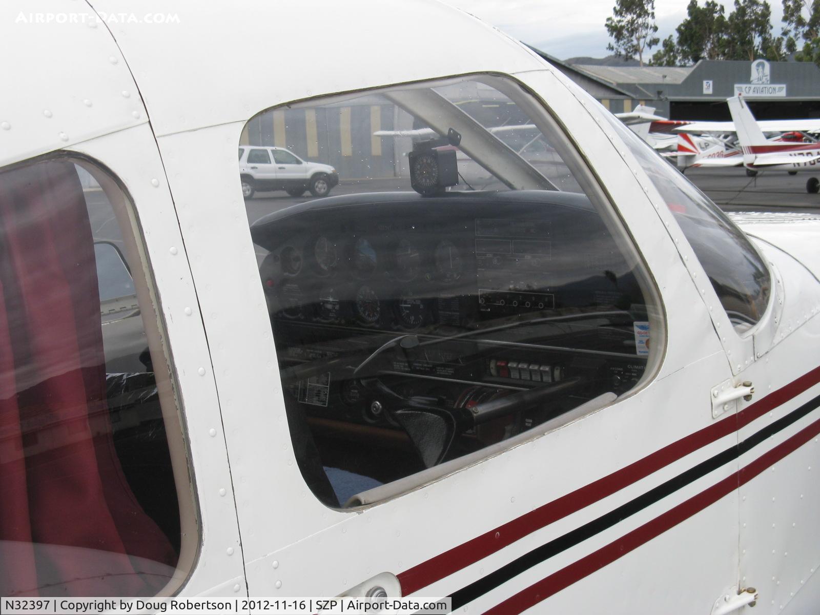 N32397, 1974 Piper PA-28-140 Cherokee C/N 28-7525062, 1974 Piper PA-28-140 CHEROKEE, Lycoming O-320-E2A 150 Hp, panel