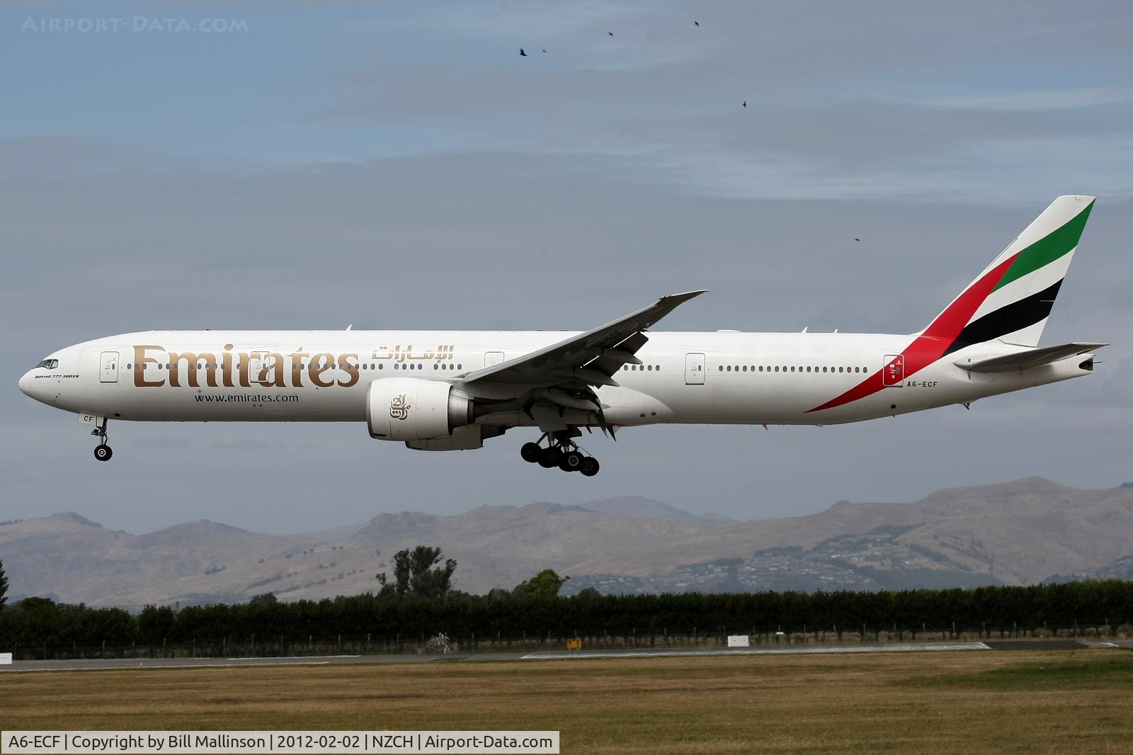 A6-ECF, 2007 Boeing 777-36H/ER C/N 35574, finals to 02