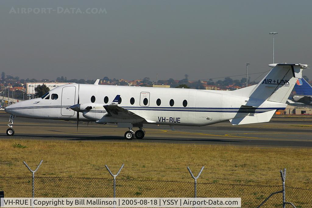 VH-RUE, 1993 Beech 1900D C/N UE-53, taxiing