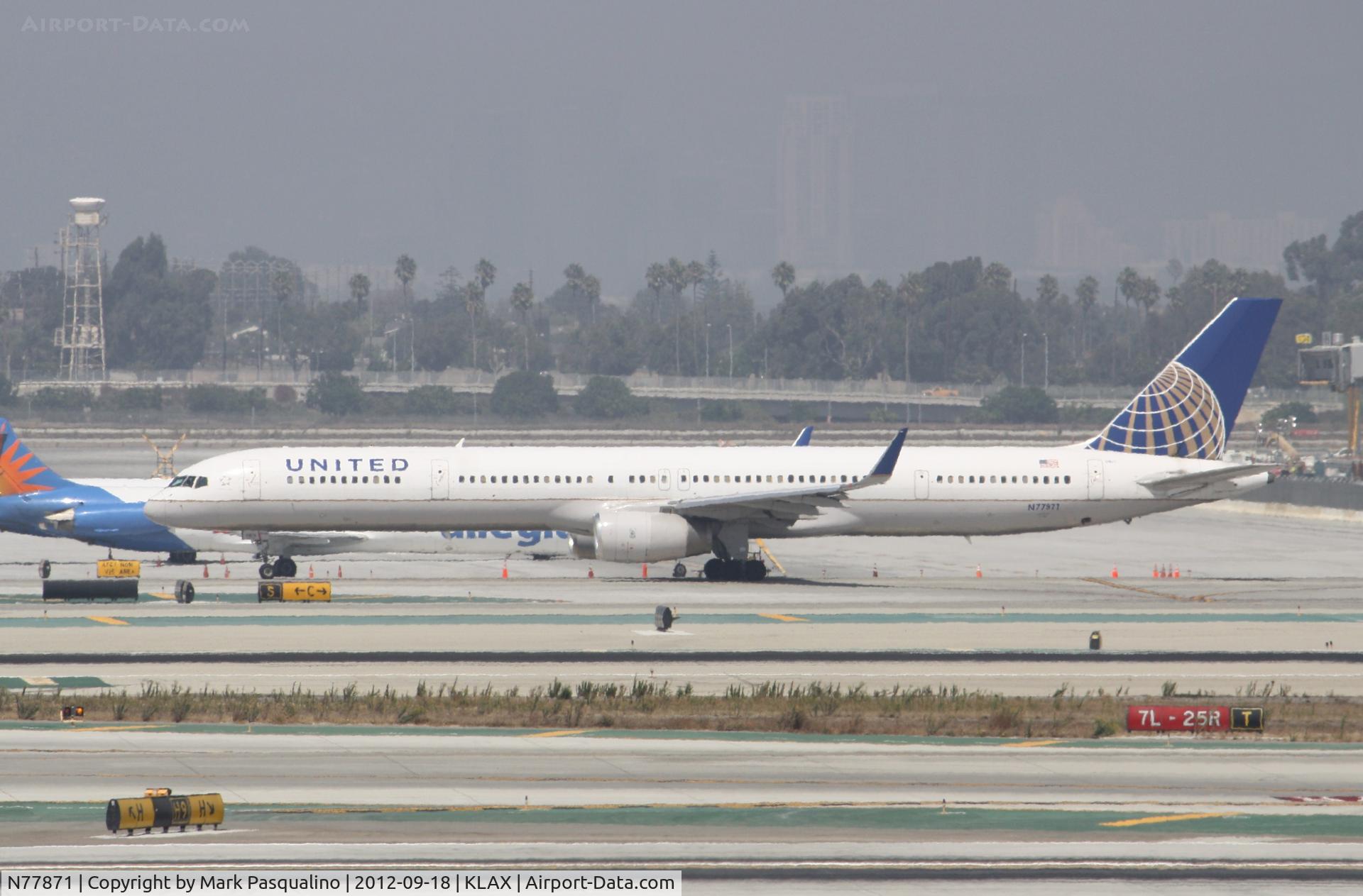 N77871, 2003 Boeing 757-33N C/N 33526, Boeing 757-300