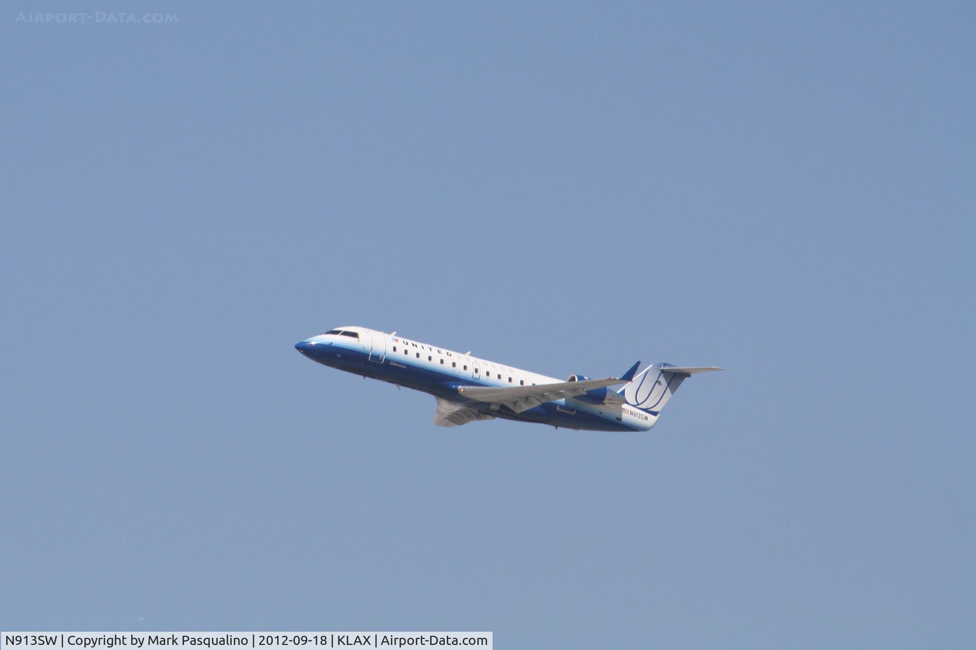 N913SW, 2001 Bombardier CRJ-200ER (CL-600-2B19) C/N 7597, CL-600-2B19