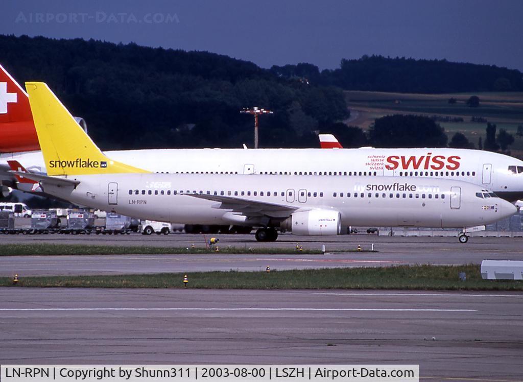 LN-RPN, 2000 Boeing 737-883 C/N 30470, Taxiing to the Terminal...