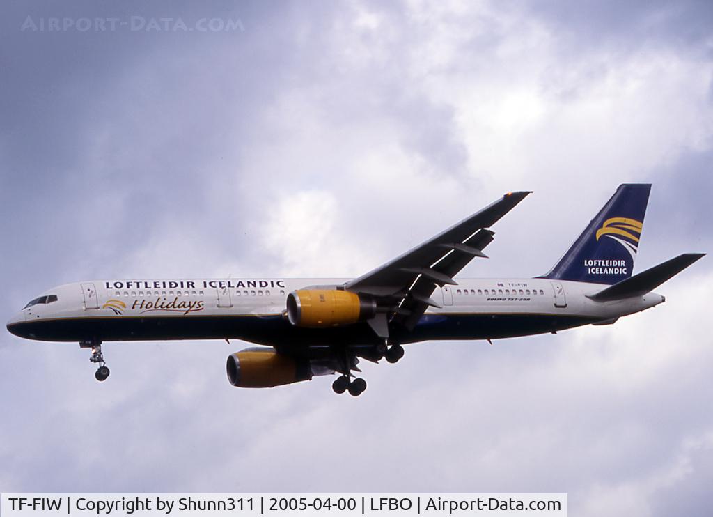 TF-FIW, 1990 Boeing 757-27B/ER C/N 24838, Landing rwy 32L