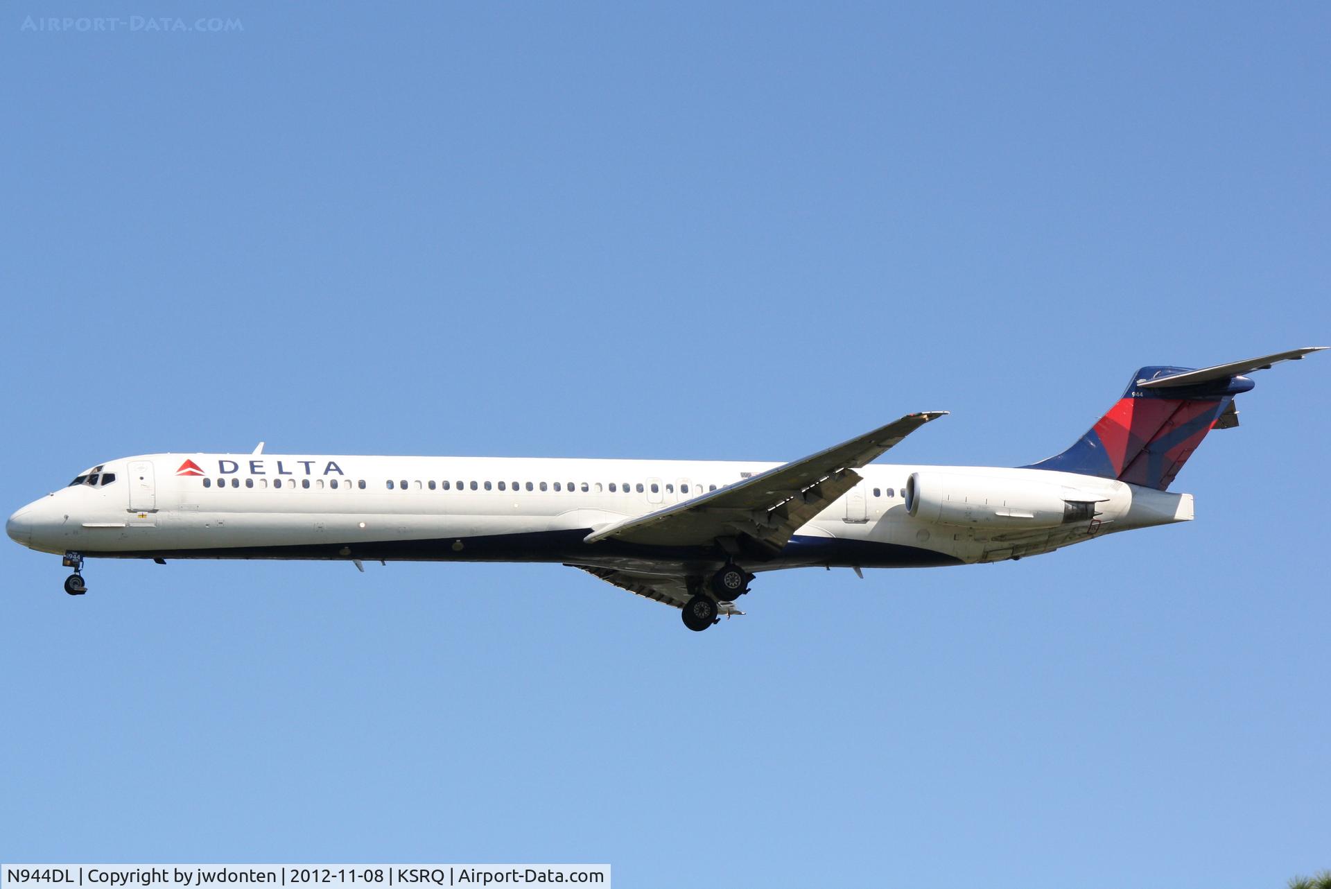 N944DL, 1989 McDonnell Douglas MD-88 C/N 49817, Delta Flight 1671 (N944DL) arrives at Sarasota-Bradenton International Airport following a flight from Hartsfield-Jackson International Airport