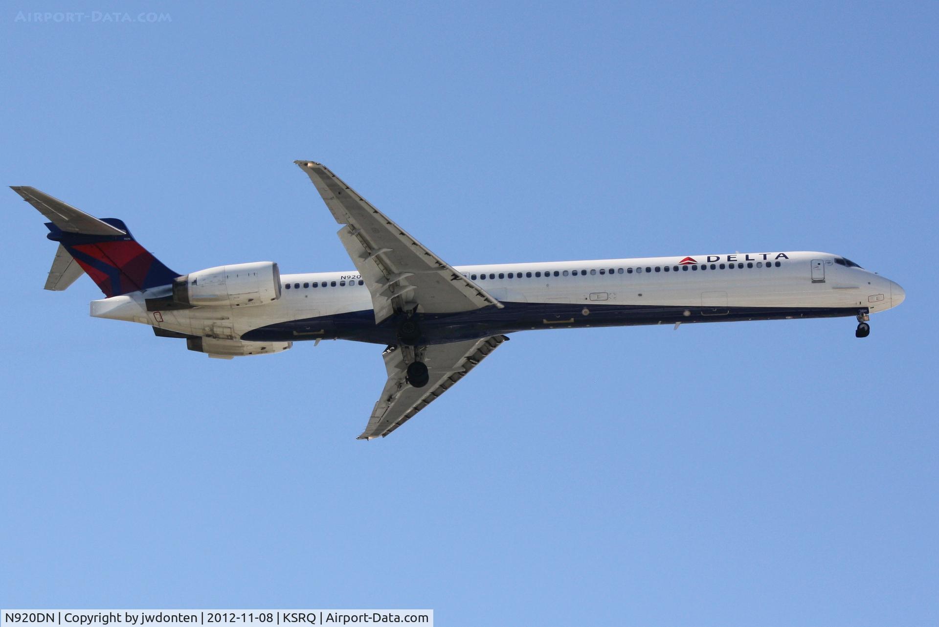N920DN, 1997 McDonnell Douglas MD-90-30 C/N 53582, Delta Flight 2298 (N920DN) arrives at Sarasota-Bradenton International Airport following a flight from Hartsfield-Jackson Atlanta International Airport