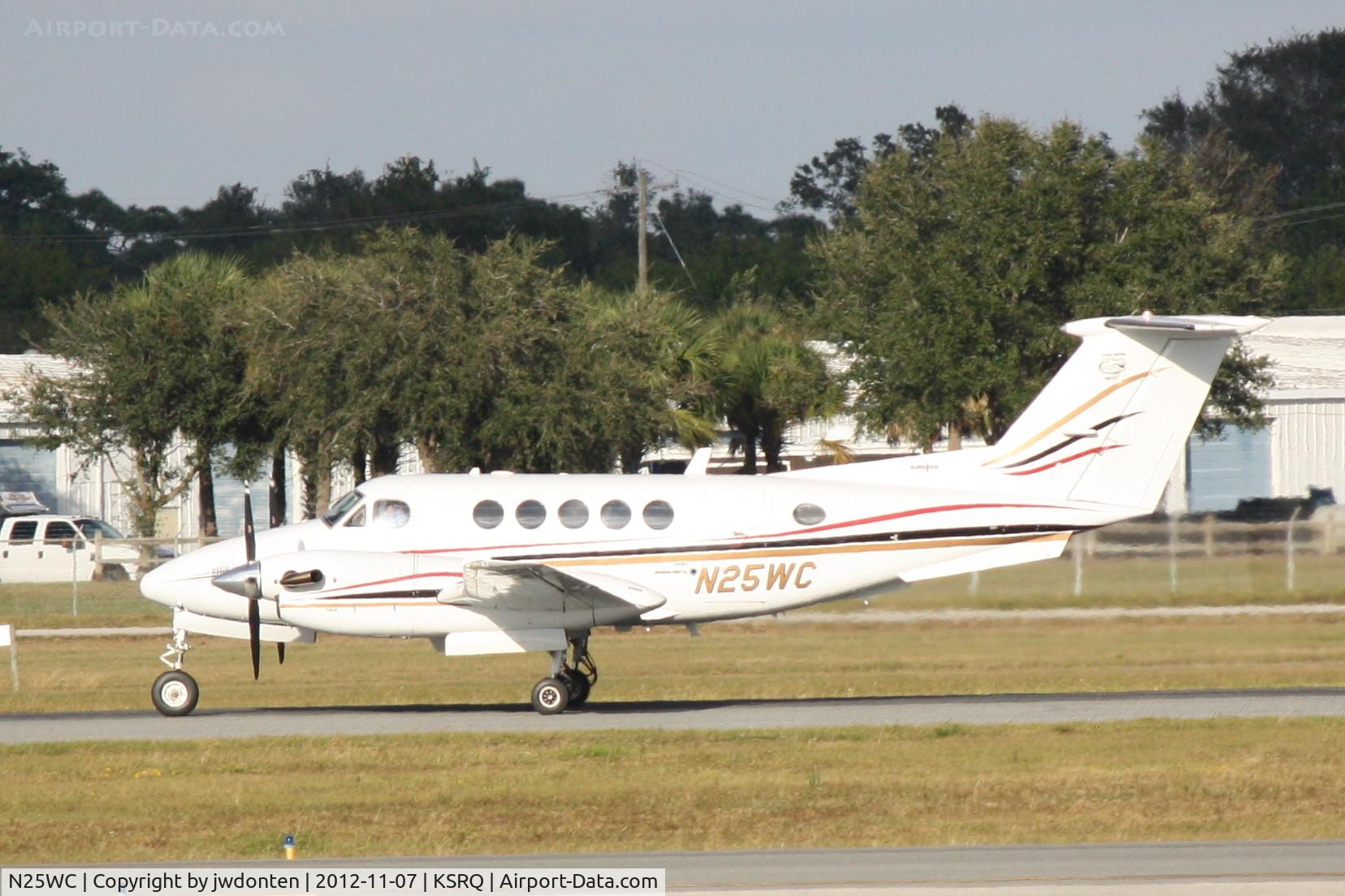 N25WC, 1998 Raytheon Aircraft Company B200 C/N BB-1640, Beechcraft Super King Air 200 (N25WC) departs Sarasota-Bradenton International Airport enroute to Tampa International Airport