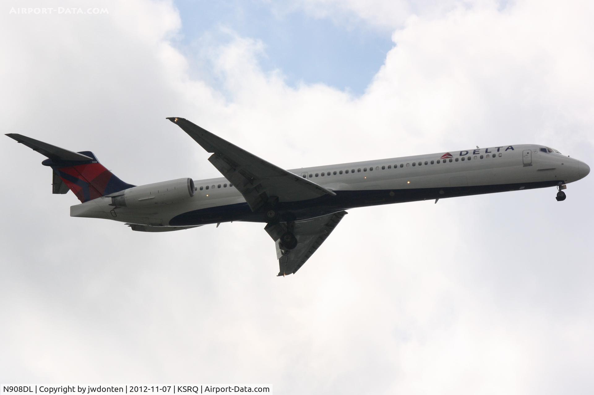 N908DL, 1987 McDonnell Douglas MD-88 C/N 49539, Delta Flight 1671 (N908DL) on approach to Sarasota-Bradenton International Airport following a flight from Hartsfield-Jackson International Airport