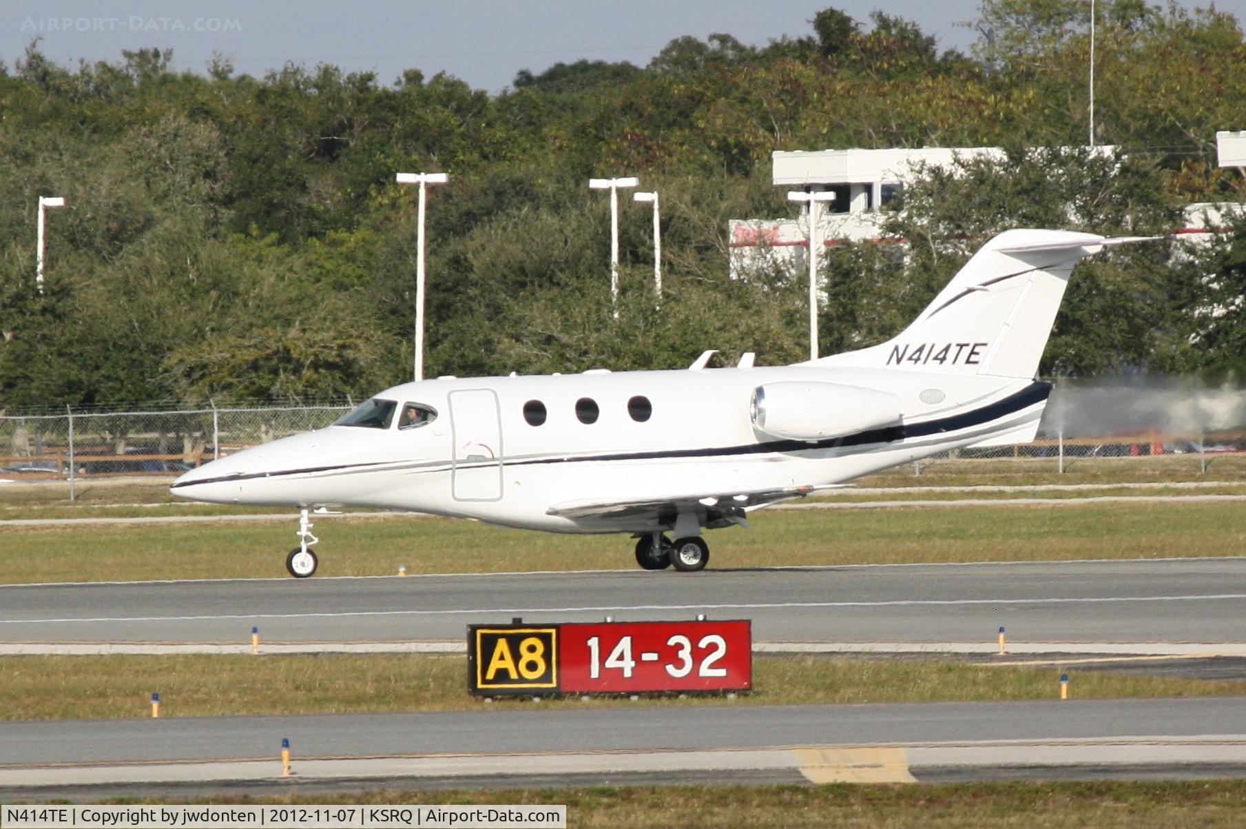 N414TE, 2001 Raytheon Aircraft Company 390 C/N RB-4, Raytheon Premier 1 (N414TE) departs Sarasota-Bradenton International Airport enroute to Eppley Airfield