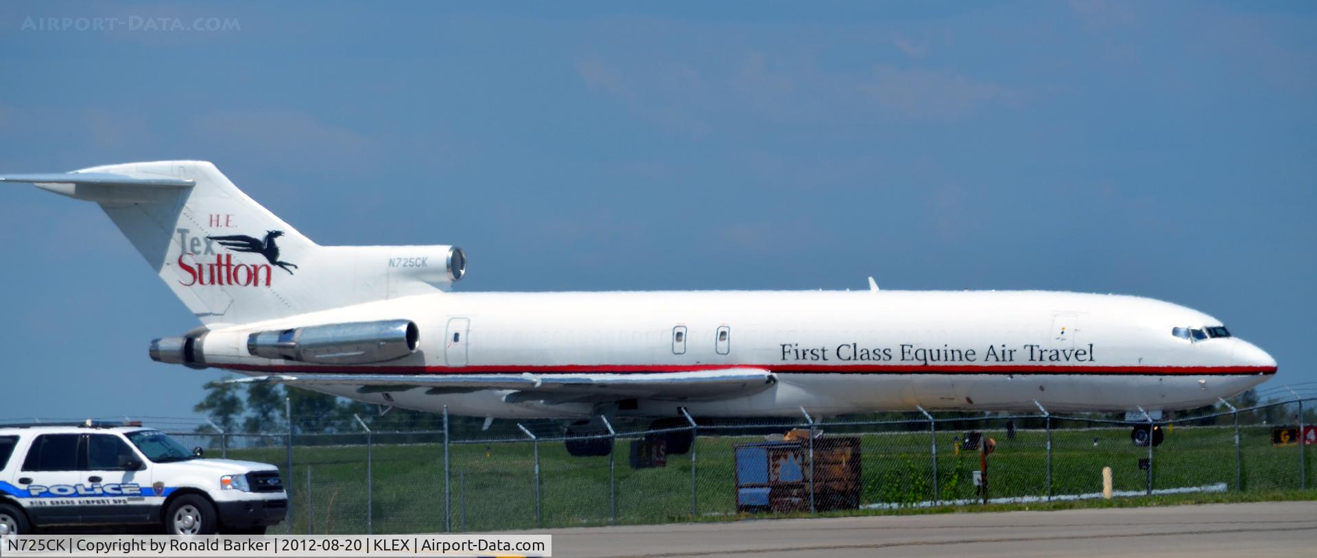 N725CK, 1980 Boeing 727-224 C/N 22252, Taxi LEX