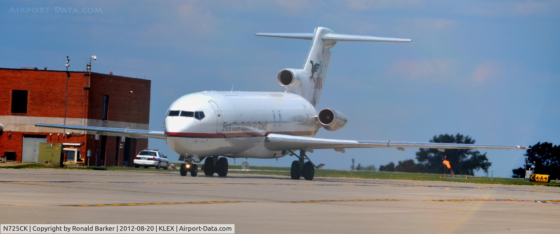 N725CK, 1980 Boeing 727-224 C/N 22252, Taxi LEX