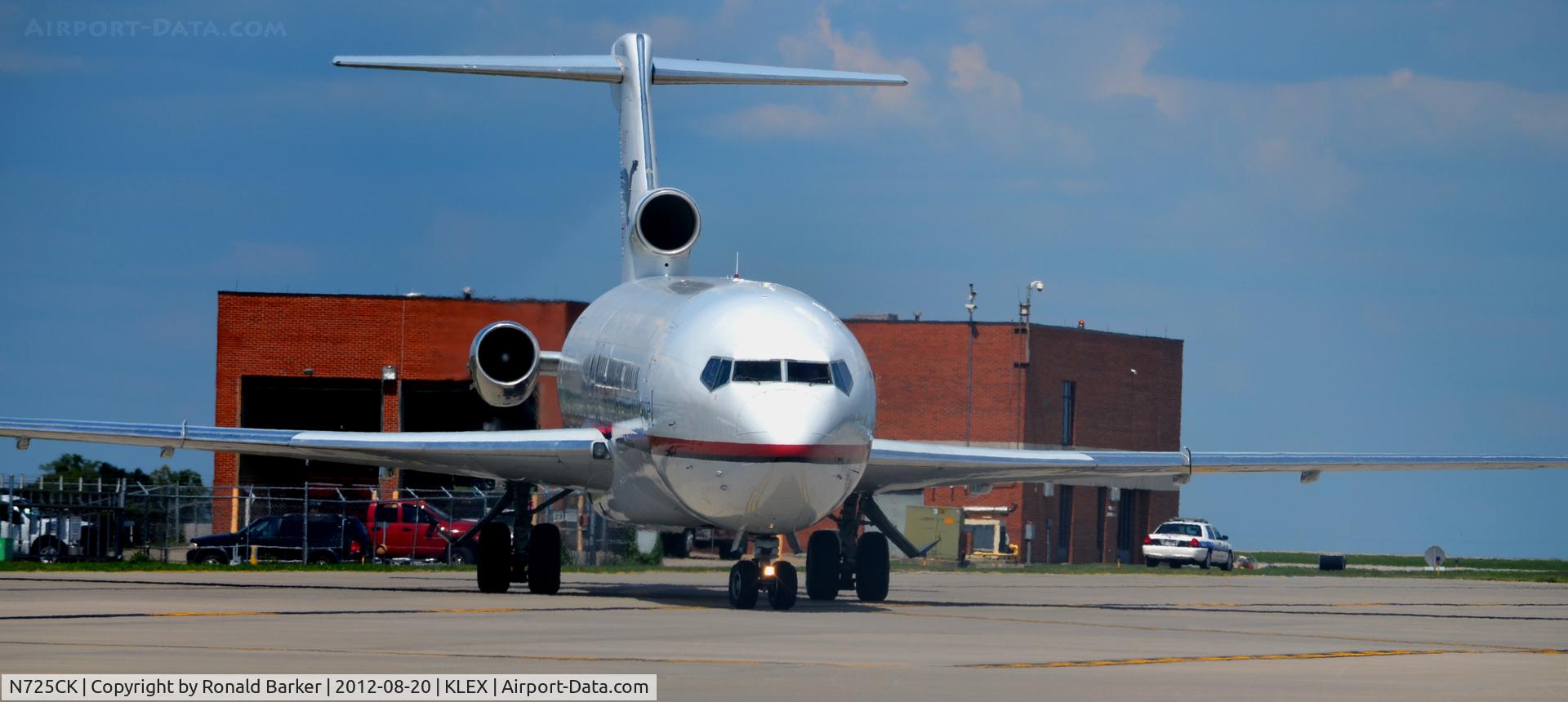 N725CK, 1980 Boeing 727-224 C/N 22252, Taxi LEX