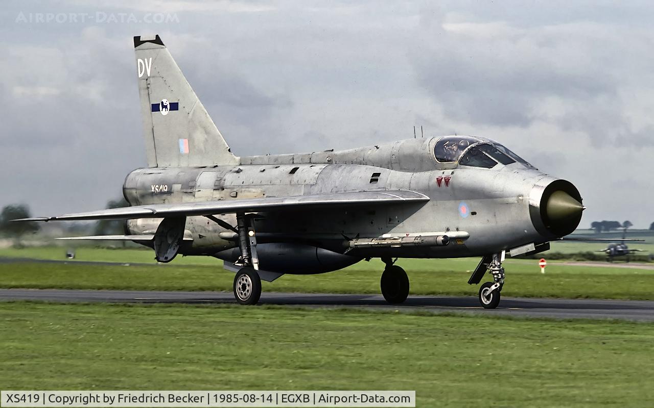 XS419, 1964 English Electric Lightning T.5 C/N 95004, taxying to the active at RAF Binbrook