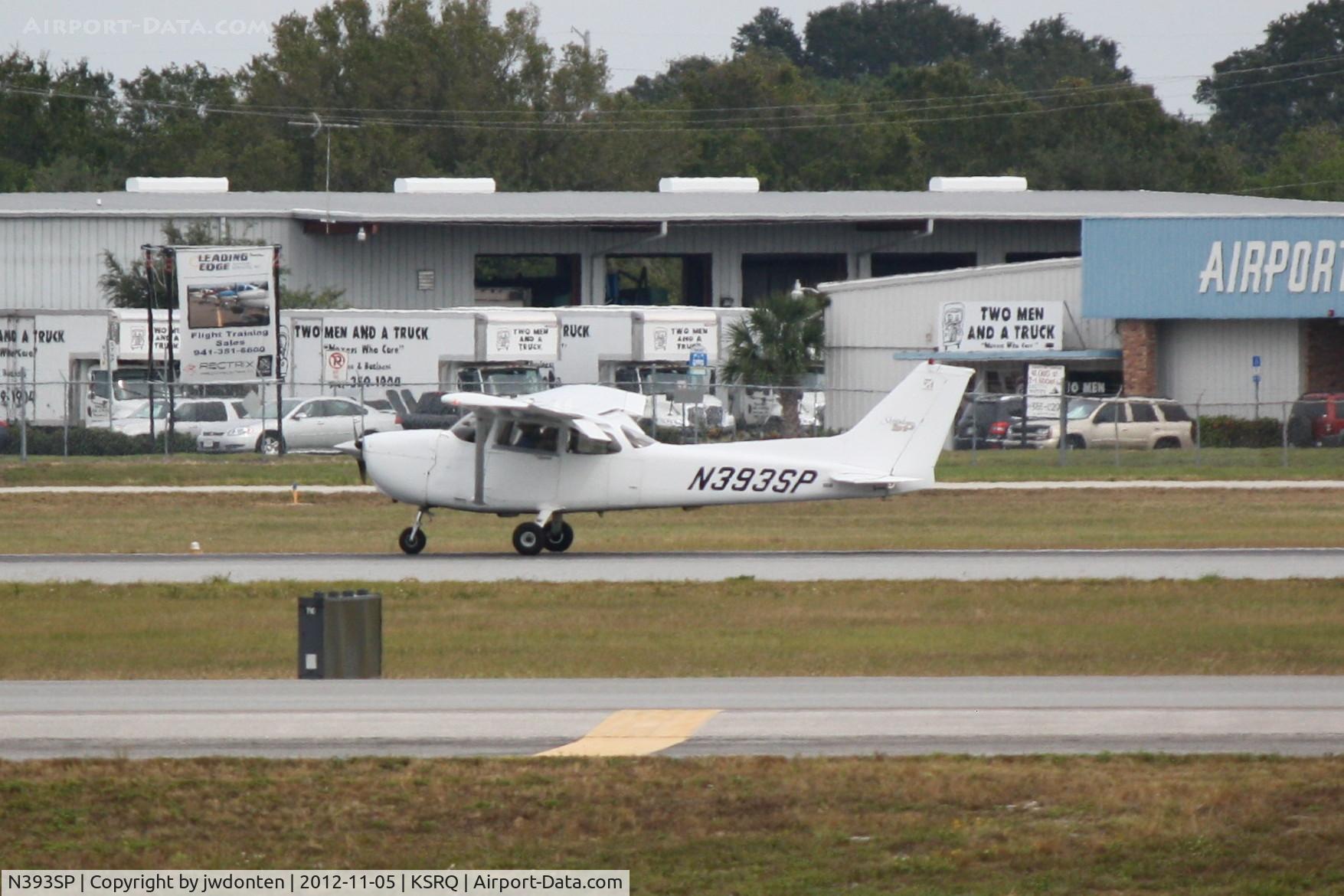 N393SP, 1999 Cessna 172S C/N 172S8290, Cessna Skyhawk (N393SP) arrives at Sarasota-Bradenton International Airport