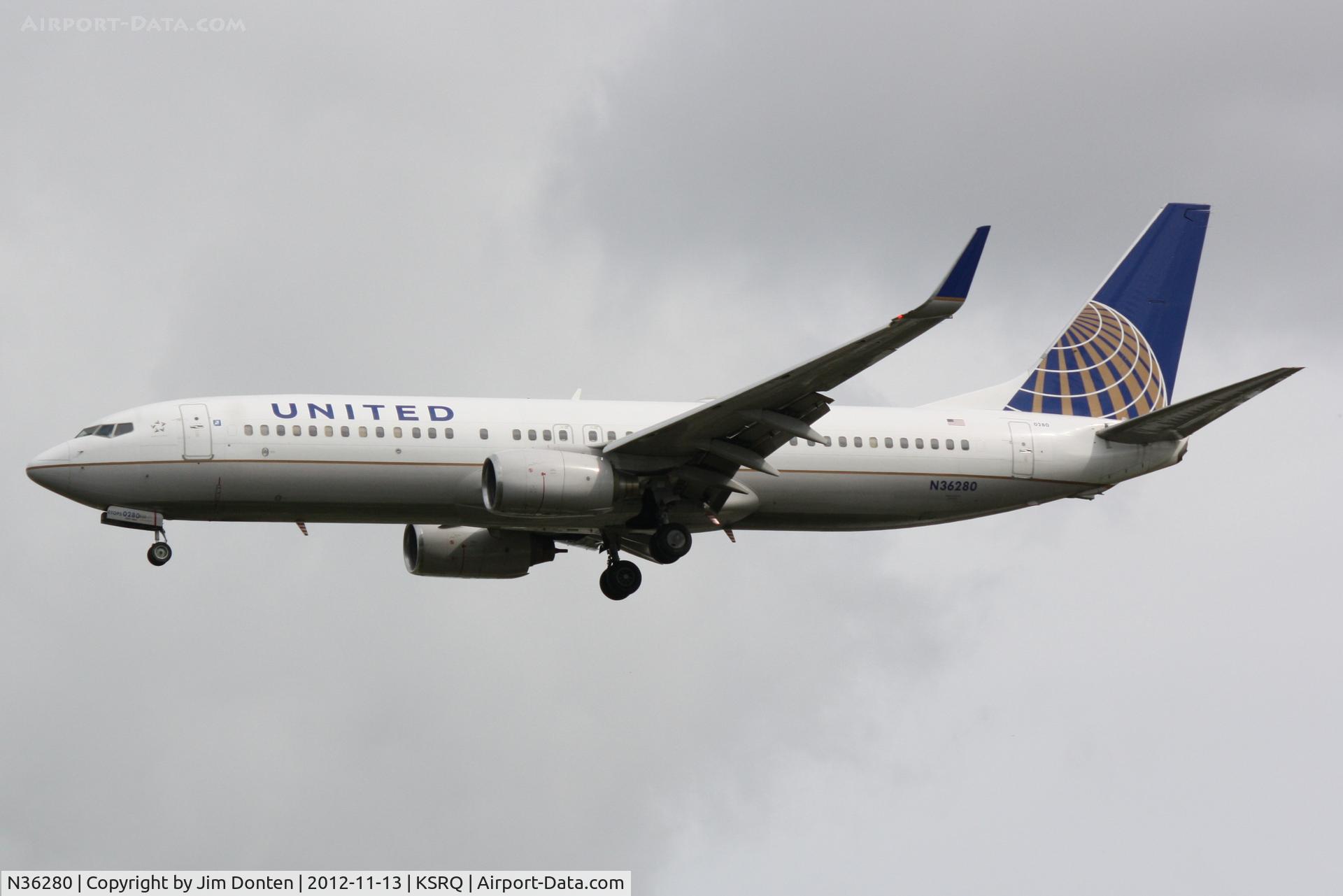 N36280, 2003 Boeing 737-824 C/N 31598, United Flight 1190 (N36280) arrives at Sarasota-Bradenton International Airport following a flight from Chicago-O'Hare International Airport