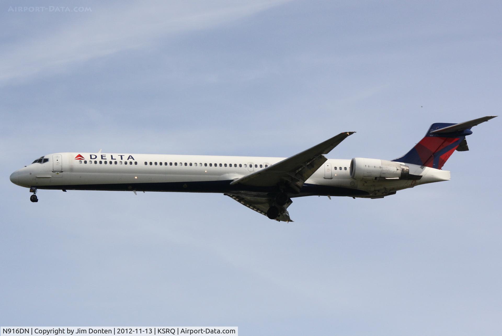 N916DN, 1996 McDonnell Douglas MD-90-30 C/N 53396, Delta Flight 2298 (N916DN) arrives at Sarasota-Bradenton International Airport following a flight from Hartsfield-Jackson Atlanta International Airport
