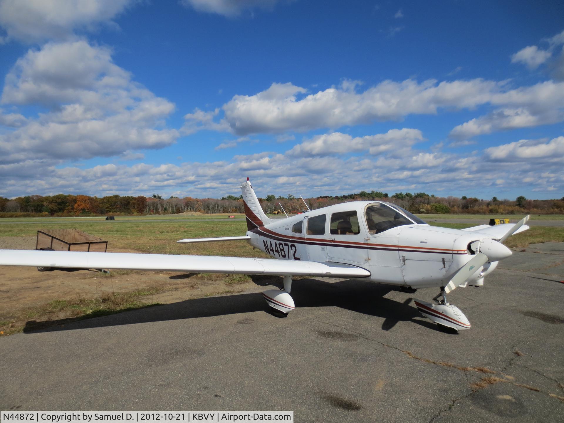 N44872, 1977 Piper PA-28-161 C/N 28-7816033, On west side of Beverly Airport.