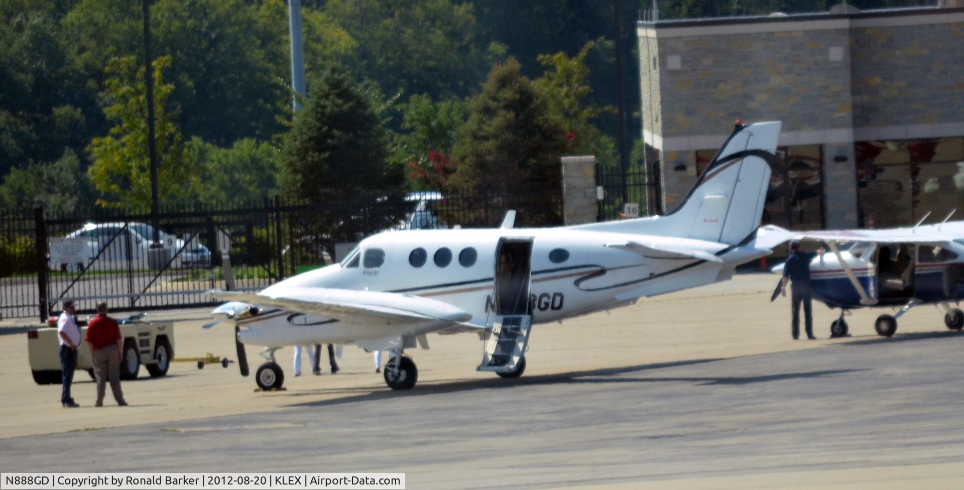 N888GD, 2004 Raytheon Aircraft Company C90A C/N LJ-1713, Lexington