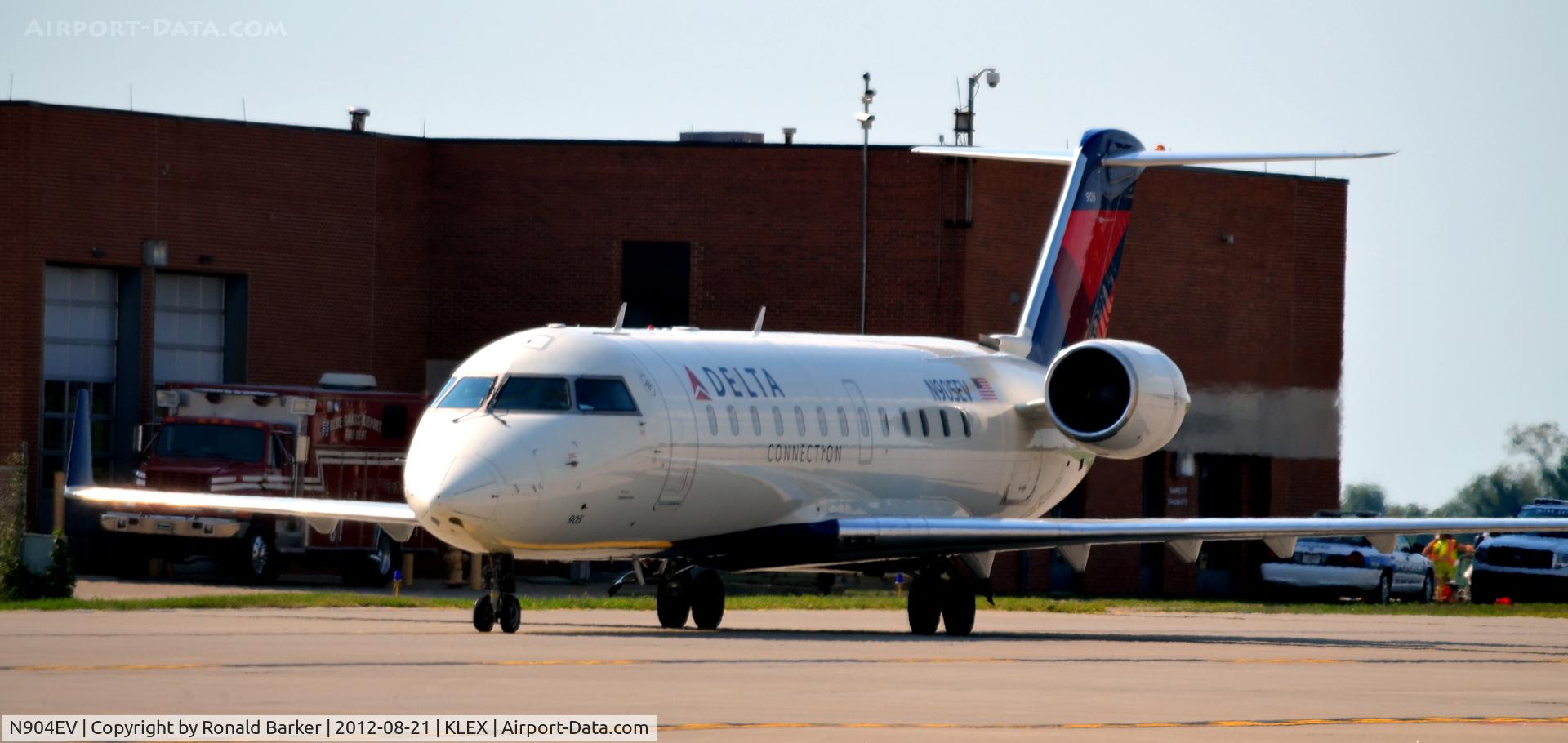 N904EV, 2002 Bombardier CRJ-200ER (CL-600-2B19) C/N 7628, Taxi LEX