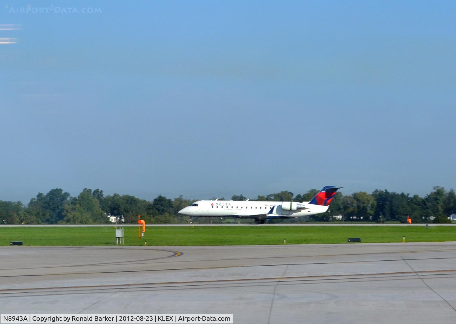 N8943A, 2004 Bombardier CRJ-200 (CL-600-2B19) C/N 7943, Landing LEX