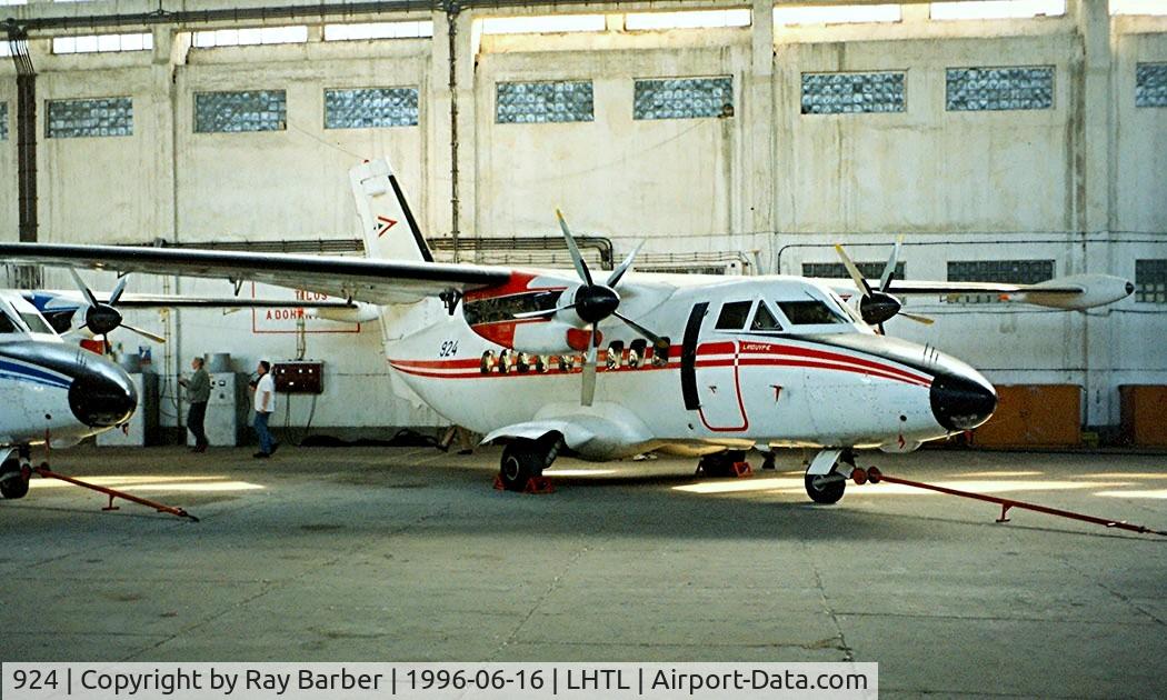 924, 1987 Let L-410UVP-E4 Turbolet C/N 871924, Let L-410UVP-E4 Turbolet [871924] Tokol~HA 16/06/1996