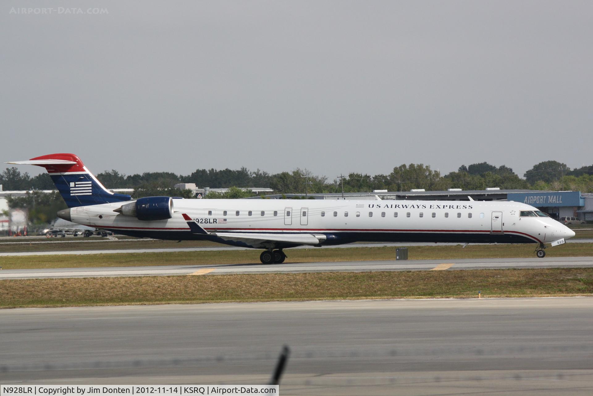 N928LR, 2005 Bombardier CRJ-900ER (CL-600-2D24) C/N 15028, US Air Flight 2678 operated by Mesa (N928LR) taxis at Sarasota-Bradenton International Airport