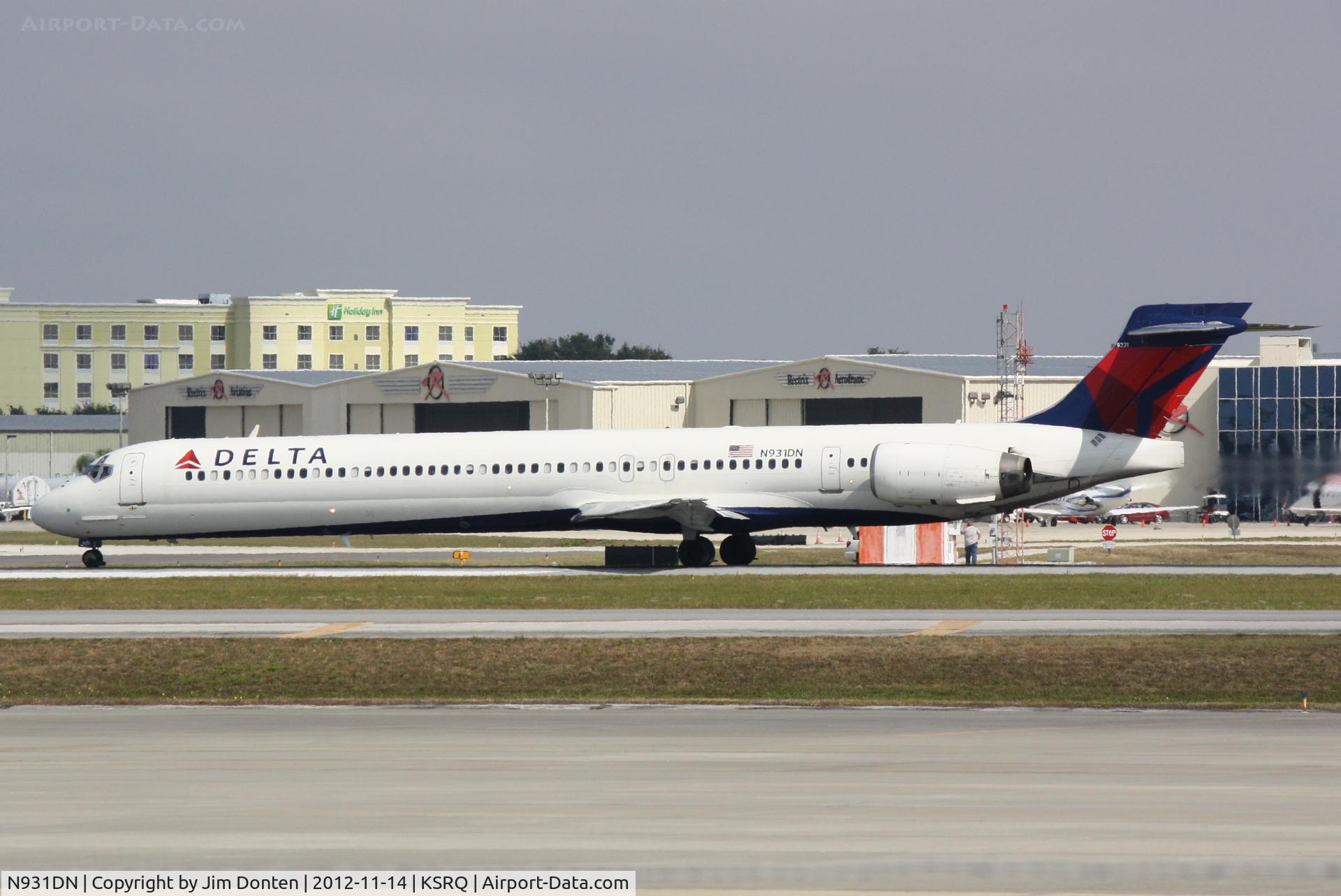 N931DN, 1997 McDonnell Douglas MD-90-30 C/N 53544, Delta 2298 (N931DN) departs Sarasota-Bradenton International Airport enroute to Hartsfield-Jackson Atlanta International Airport