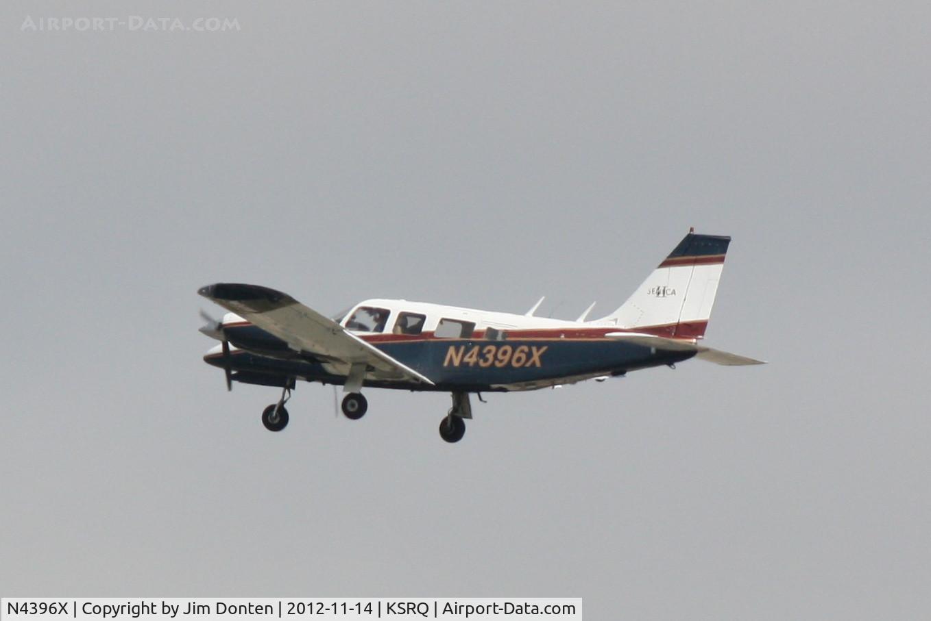 N4396X, 1975 Piper PA-34-200T C/N 34-7670038, Piper Seneca (N4396X) departs Sarasota-Bradenton International Airport