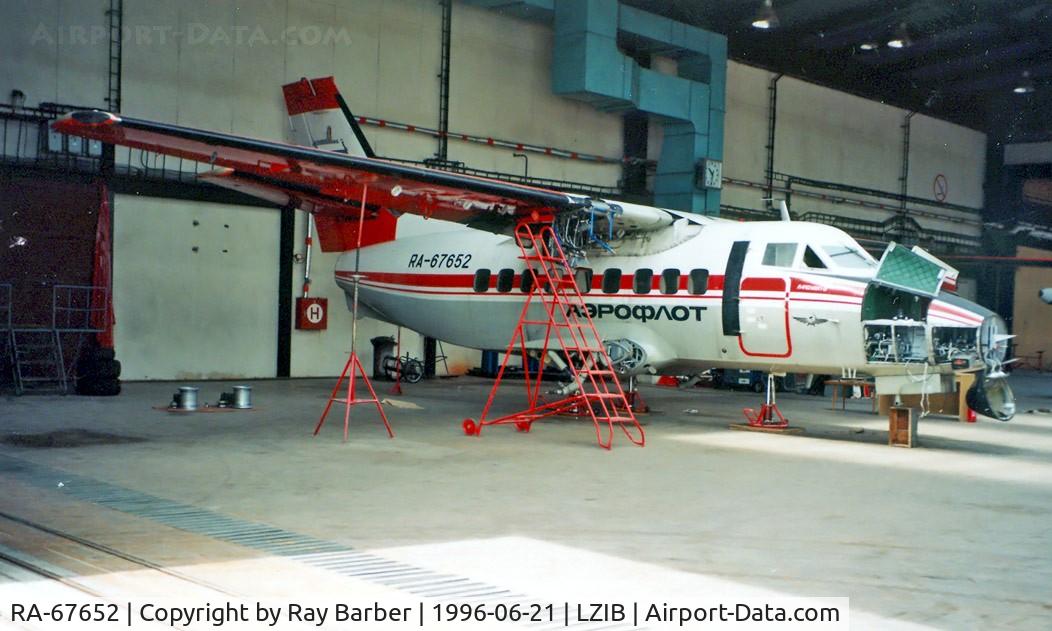 RA-67652, 1990 Let L-410UVP-E Turbolet C/N 902505, Let L-410UVP-E Turbolet [902505] Bratislava~OM 21/06/1996 . Being prepared for delivery to Columbia.