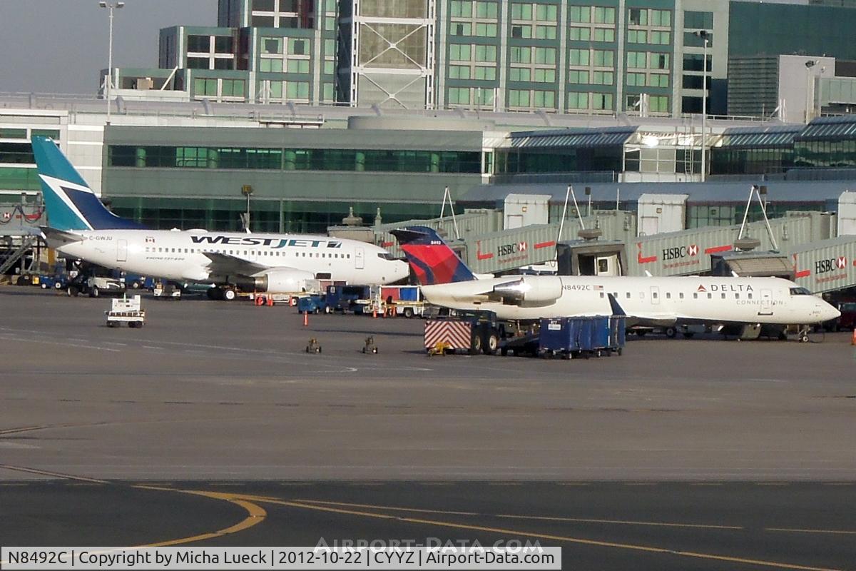 N8492C, 2001 Bombardier CRJ-200LR (CL-600-2B19) C/N 7492, At Pearson International
