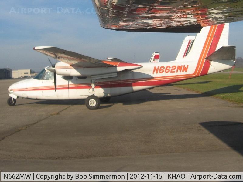 N662MW, Aero Commander 500-B C/N 500B-1235-106, On the ramp in Hamilton, Ohio