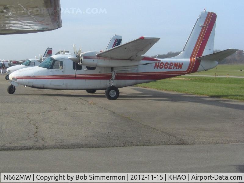 N662MW, Aero Commander 500-B C/N 500B-1235-106, On the ramp in Hamilton, Ohio