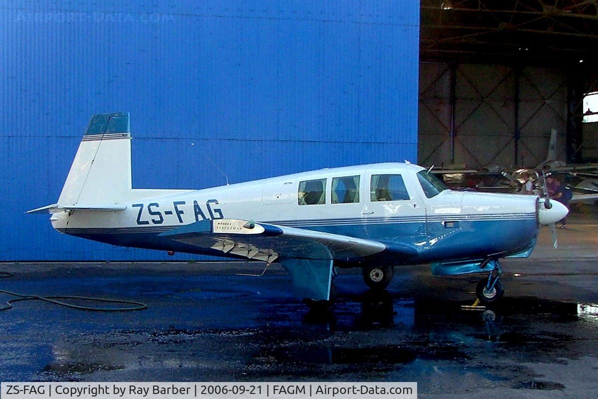 ZS-FAG, Mooney M-20G Statesman C/N 680033, Mooney M.20G Statesman [680033] Rand~ZS 21/09/2006.