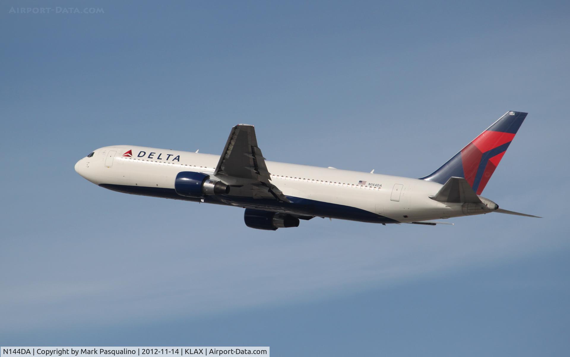 N144DA, 1999 Boeing 767-332 C/N 27584, Boeing 767-300