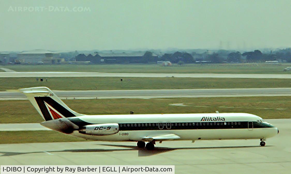 I-DIBO, 1969 Douglas DC-9-32 C/N 47237, McDonnell-Douglas DC-9-32 [47237] (Alitalia) Heathrow~G 1975