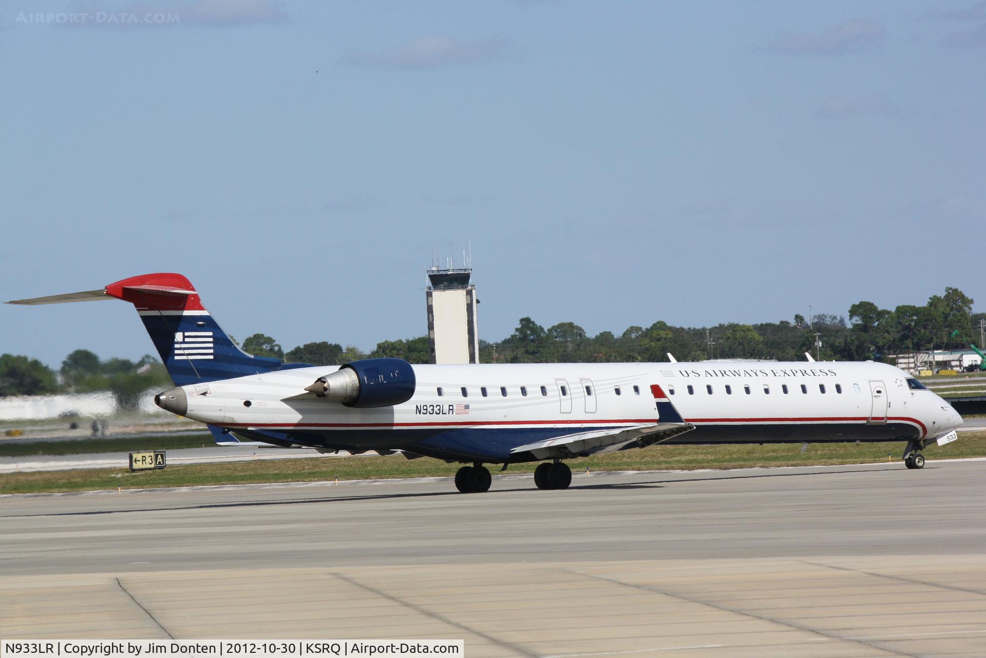 N933LR, 2005 Bombardier CRJ-900ER (CL-600-2D24) C/N 15033, US Air Flight 2678 operated by Mesa (N933LR) taxis for departure at Sarasota-Bradenton International Airport