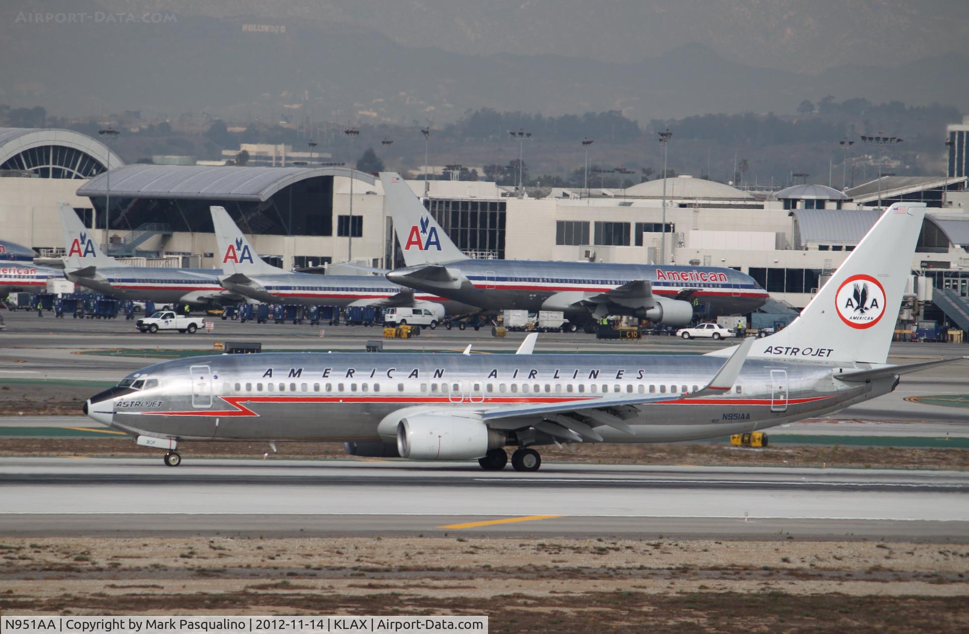 N951AA, 2000 Boeing 737-823 C/N 29538, Boeing 737-800