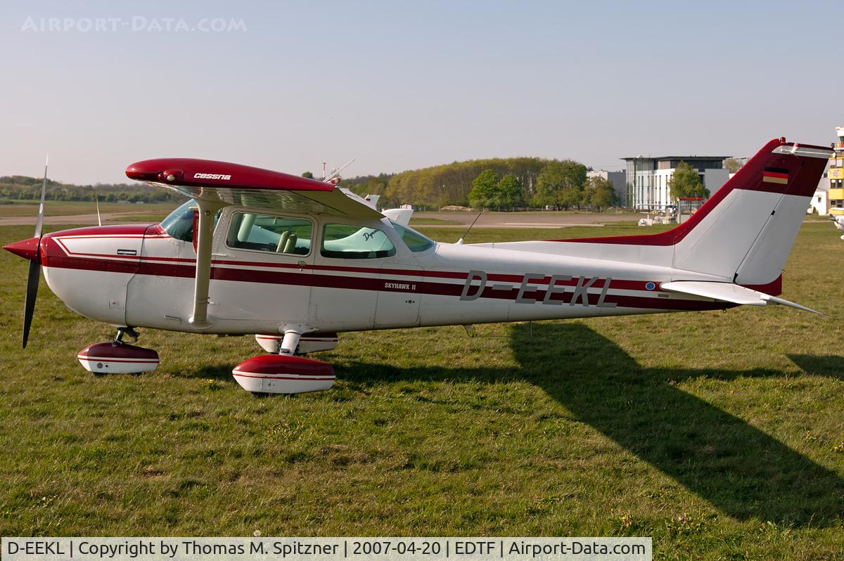 D-EEKL, Cessna 172P C/N 17274303, D-EEKL parked at QFB airfield