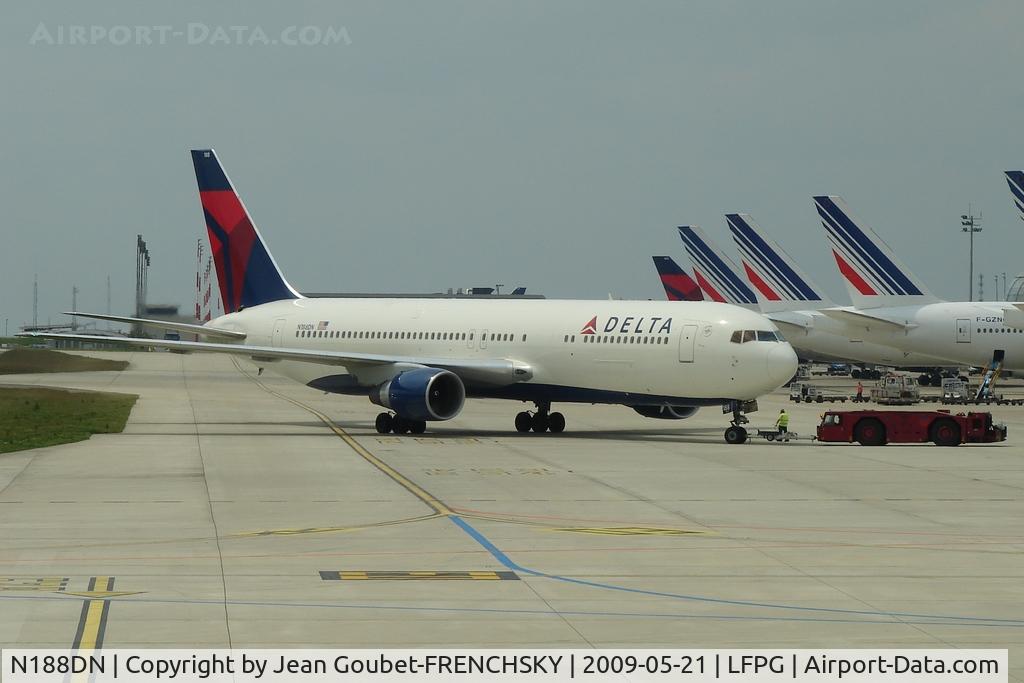 N188DN, 1996 Boeing 767-332 C/N 27583, Delta departure
