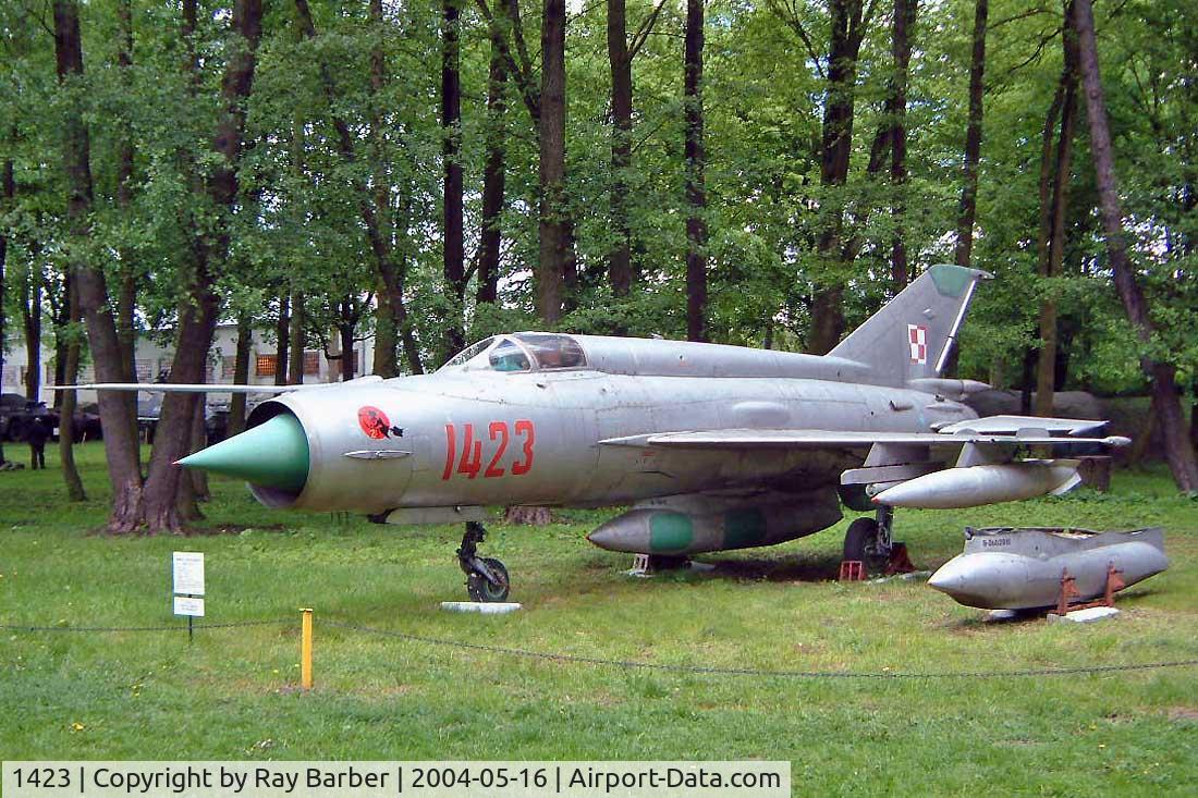 1423, Mikoyan-Gurevich MiG-21R C/N 94R011423, Mikoyan Mig-21R Fishbed H [94R011423] Drzonow-Lubuskie~SP 16/05/2004