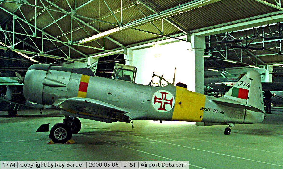 1774, 1952 Canadian Car & Foundry T-6H Harvard Mk.4 C/N CCF4-486, Canadian Car & Foundry T-6J Texan [CCF4-486] Sintra-Lisbon~CS 06/05/2000