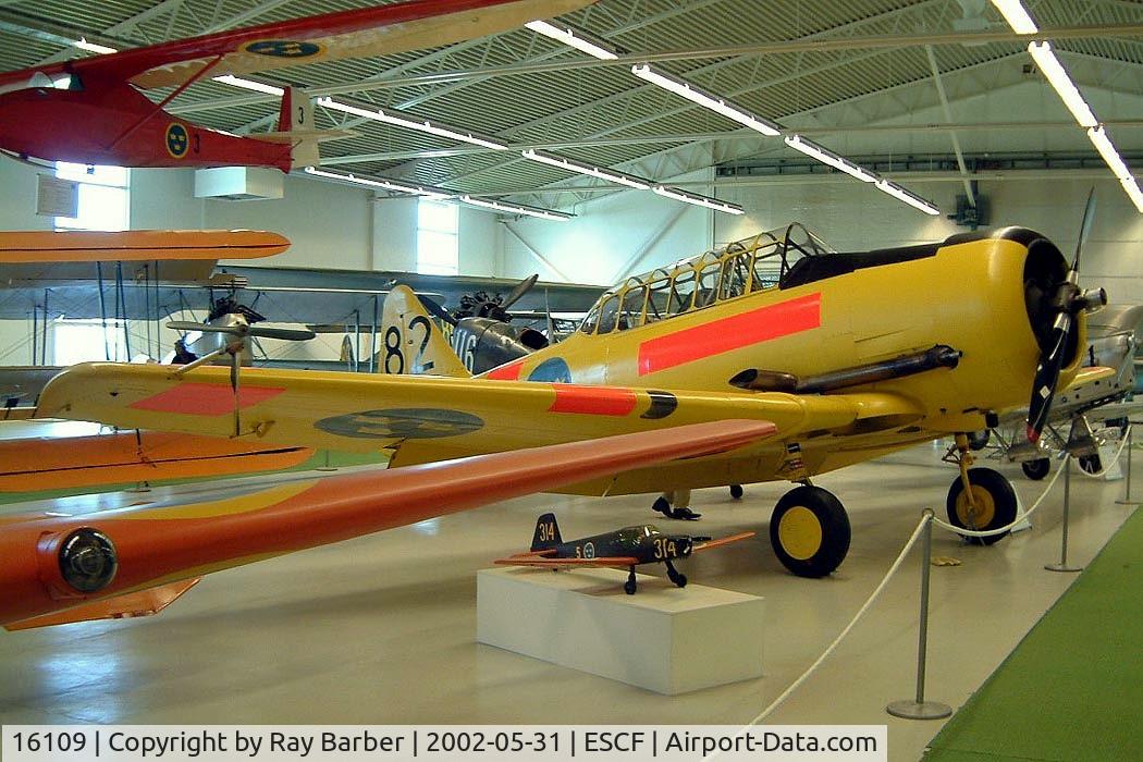 16109, Noorduyn Sk.16A Texan C/N 14-366, Noorduyn AT-16 Harvard IIb [14-366] Linkoping-Malmen~SE 31/05/2002