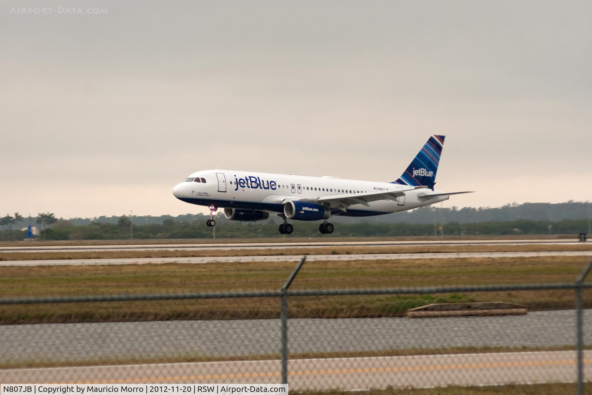 N807JB, 2012 Airbus A320-232 C/N 5312, Landing RWY 6 on a cloudy day