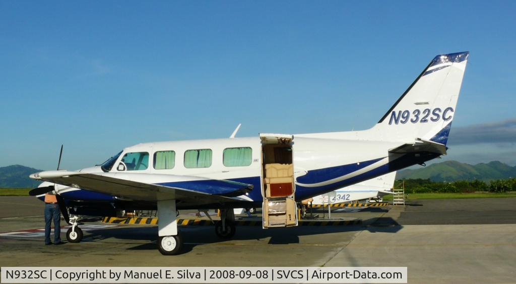 N932SC, 1976 Piper PA-31-350 Chieftain C/N 31-7752028, Early morning shot.