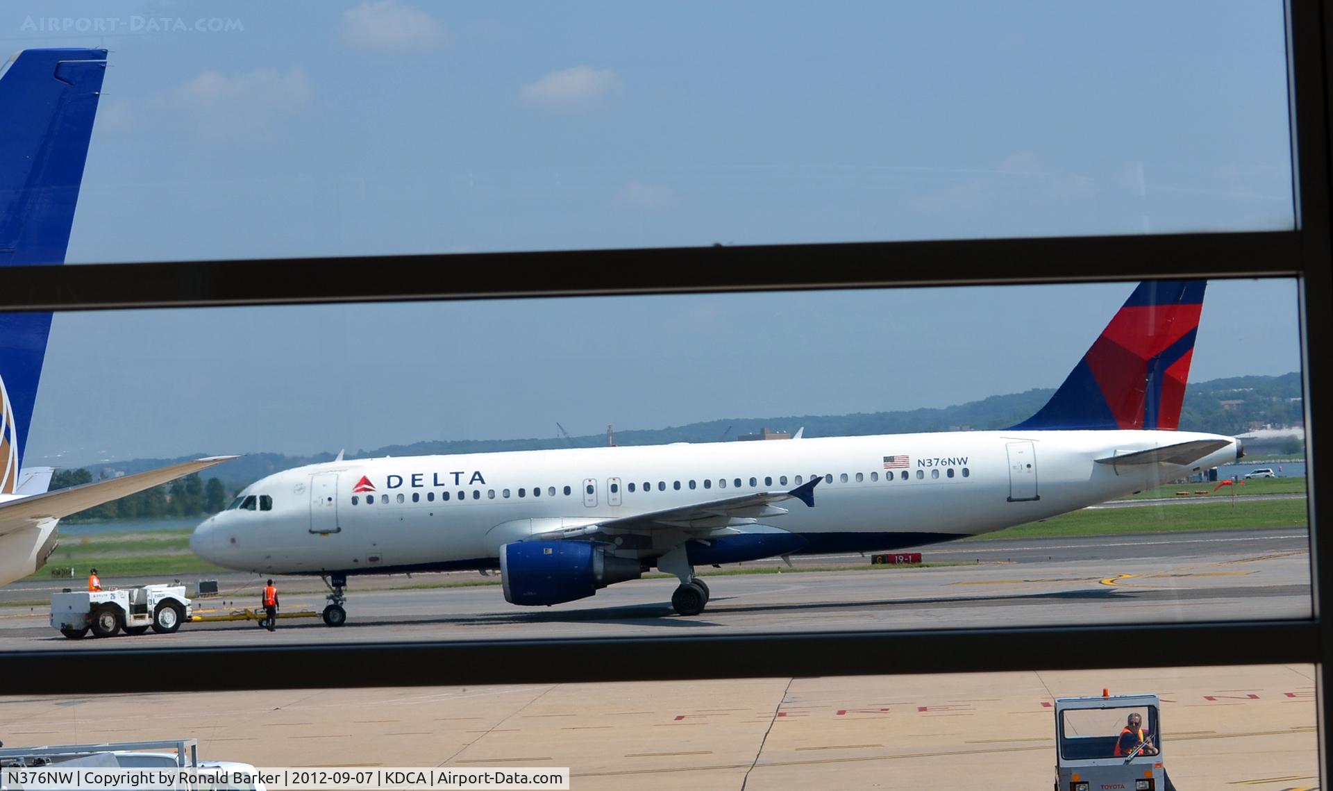 N376NW, 2002 Airbus A320-212 C/N 1812, Taxi DCA