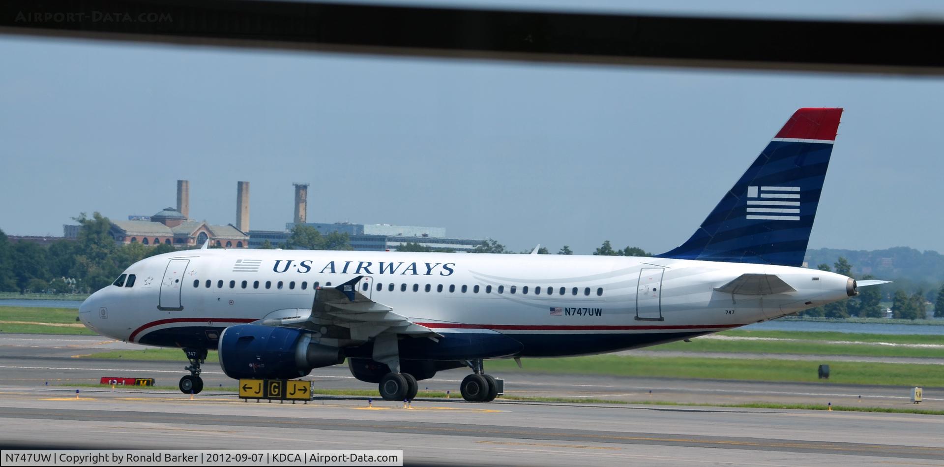N747UW, 2000 Airbus A319-112 C/N 1301, DCA, VA