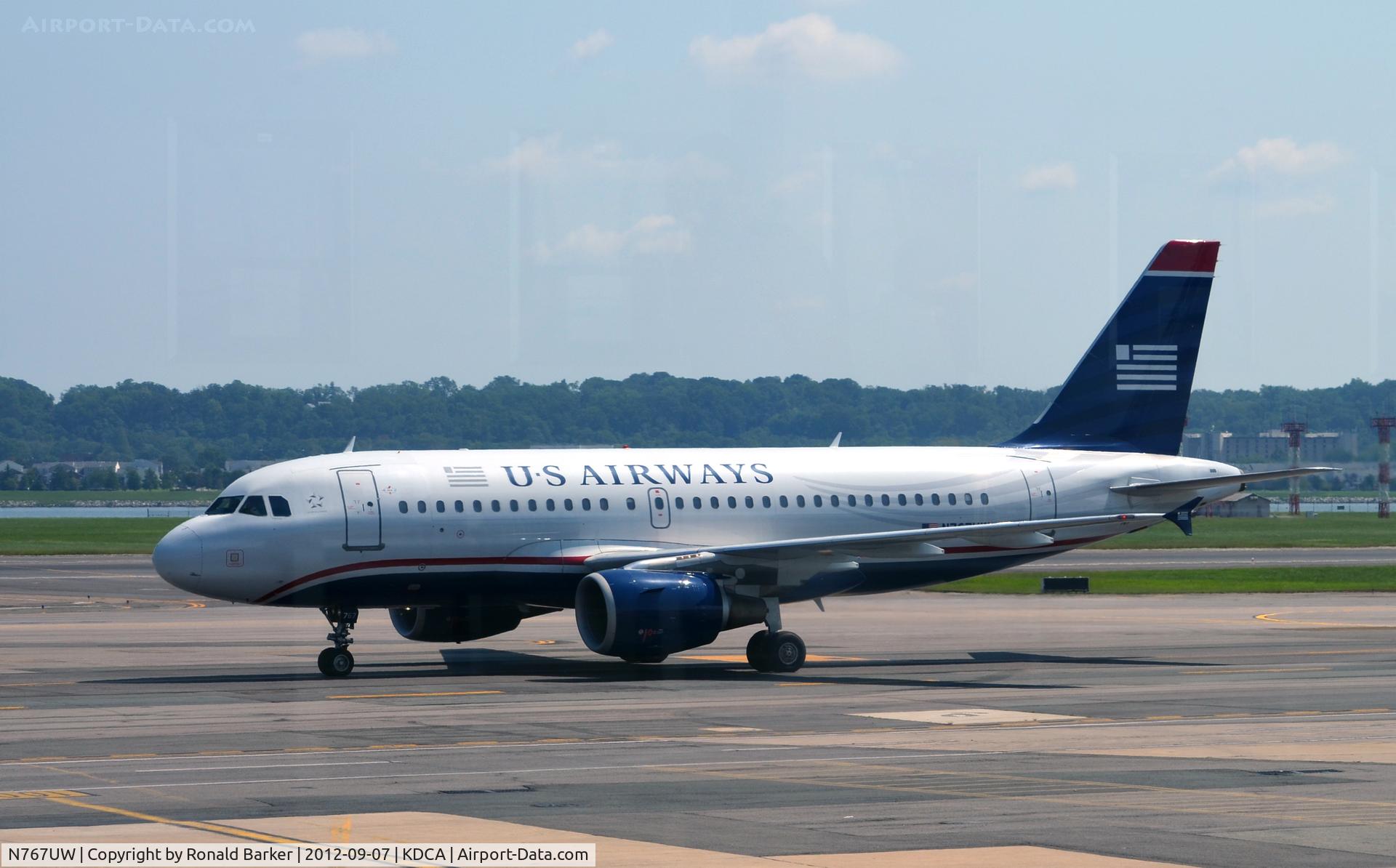 N767UW, 2000 Airbus A319-112 C/N 1382, Taxi DCA