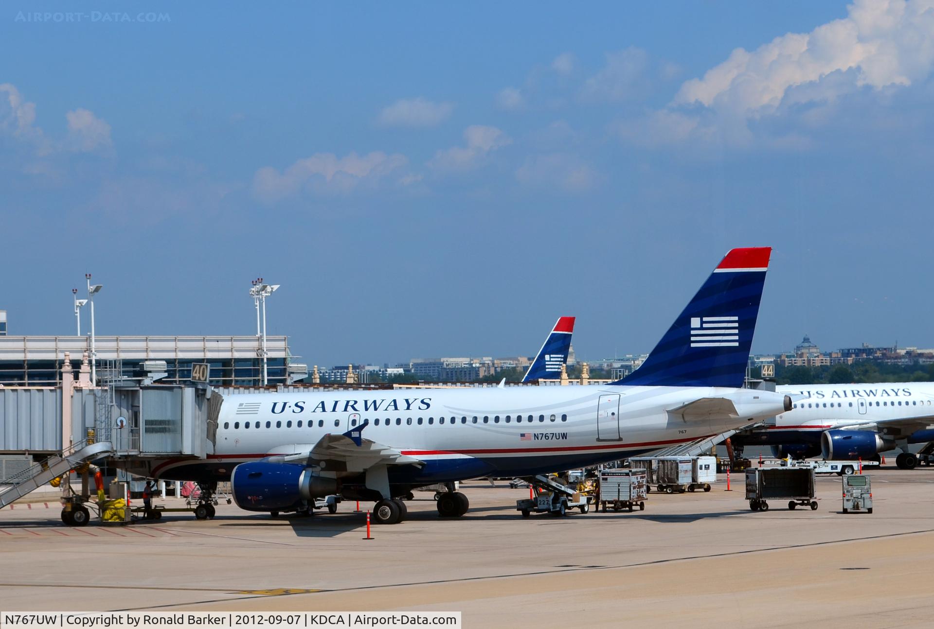 N767UW, 2000 Airbus A319-112 C/N 1382,  DCA, VA